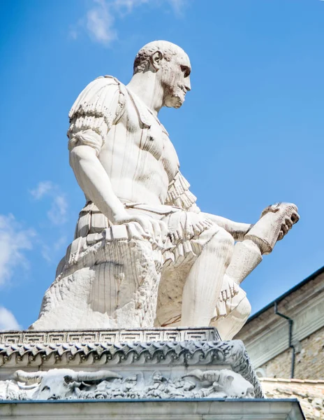 Statue Von Giovanni Delle Bande Nere Auf Der Piazza San — Stockfoto