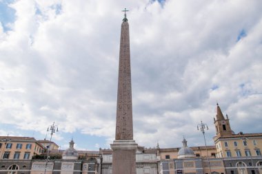 Roma, İtalya 'da Piazza del Popolo ve Flaminio Obelisk