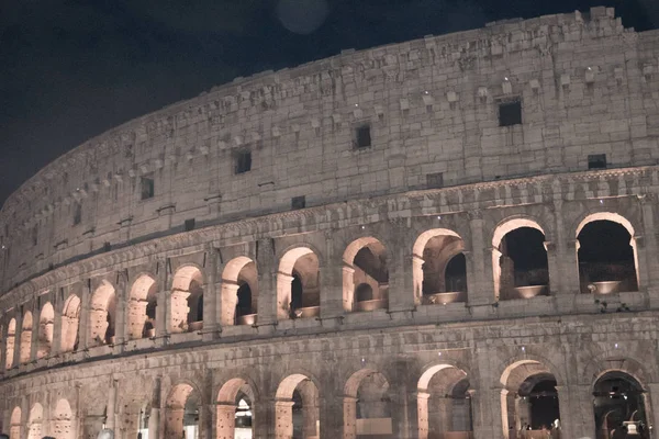 イタリア ローマのコロッセオの夜景 — ストック写真