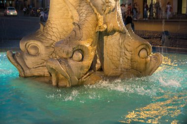 Triton Çeşme gece, Gian Lorenzo Bernini, Barberini Meydanı, Roma