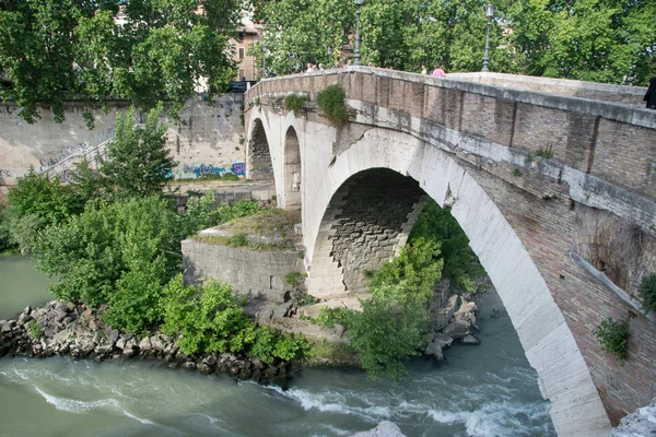 Ponte Fabricio Isola Tiberina Rzym Włochy Most Fabrycjusza Jest Najstarszym — Zdjęcie stockowe