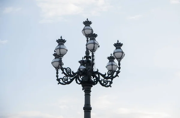 イタリア ローマ バチカン市国のサン ピエトロ広場の街灯 — ストック写真