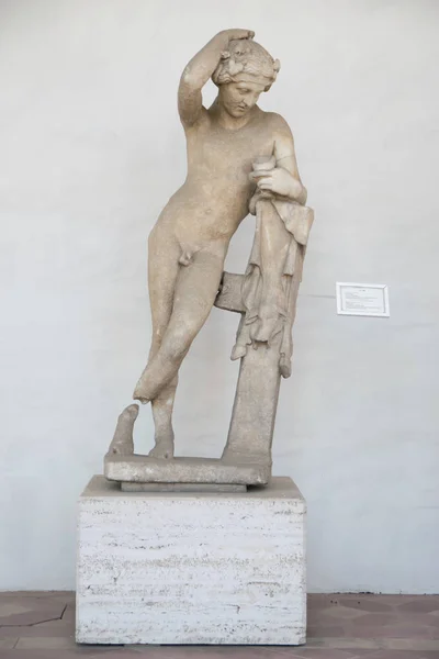 古雕塑的 Dionisio 在戴克里 Thermae Diocletiani 的浴池在罗马 意大利 — 图库照片