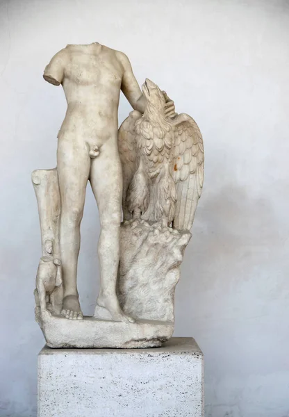 Ancienne Sculpture Homme Avec Aigle Dans Les Bains Dioclétien Thermae — Photo