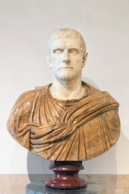 Bir Roma senatörü antik heykel genel Diocletian hamamları Roma, İtalya. 306 için 298 inşa edildi