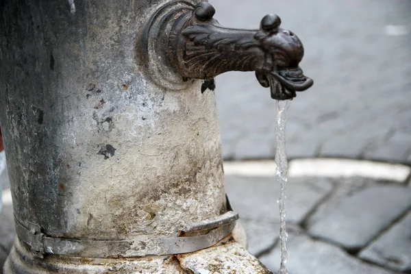 Roma Ücretsiz Içme Suyu Çeşmesi Nasone — Stok fotoğraf