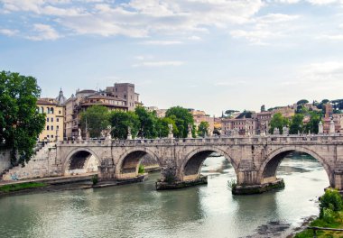 Vatikan korkuluk Ponte Sant'Angelo Köprüsü'nün üzerinden
