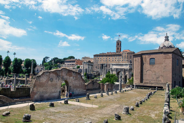 РИМ, ИТАЛИЯ - 29 мая: Общий вид руин Римского форума в Риме, Италия
