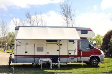 Kamyonet ve karavan tatil gezisi. Kamp kamp, Entre Rios, Arjantin için çayır