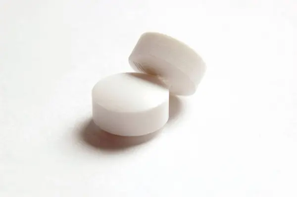 Σωρευμένα Χάπια Κοντινό Πλάνο Λευκό Φόντο — Φωτογραφία Αρχείου