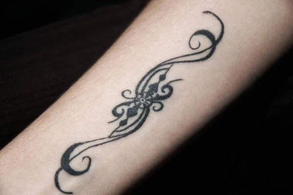 Design Tatuering Ung Kvinnlig Arm — Stockfoto