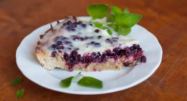 Tejfölös Öntettel Cowberry Pite Stock Kép