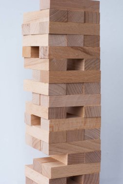 Ahşap bloklar, izole yapılmış Jenga oyunu