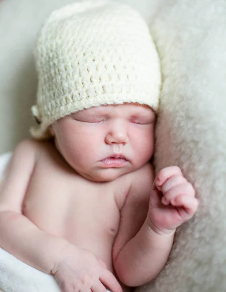 Noworodka Dziewczynka Leżąca Kocu — Zdjęcie stockowe