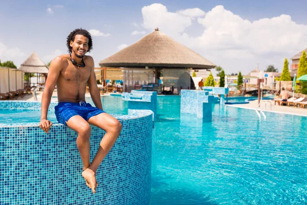 Beautiful Young African American Man Swimming Pool — Stock Photo, Image