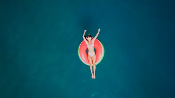 Drone Shot Young Beautiful Woman Enjoying Ocean Vacation — Stock Video