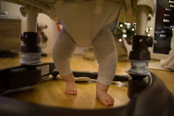 Babys Fötter Baby Walker Närbild — Stockfoto