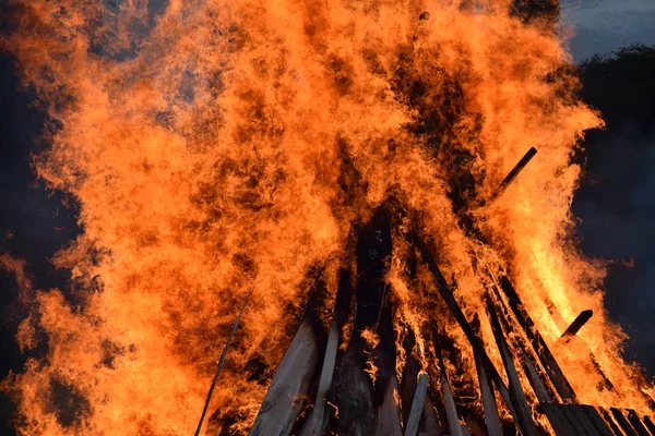 Pila Ardiente Con Madera Para Celebración Del Solsticio — Foto de Stock