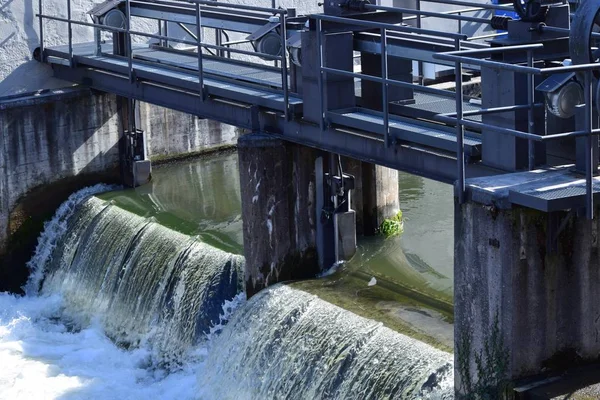 Small Metal Weir Water Regulation — Stock Photo, Image