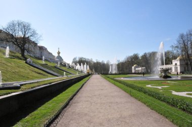 St. Petersburg, Peterhof, yaz, gün, park, sokak, yamaç, çim