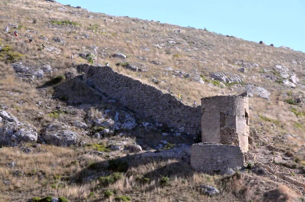 Crimea Città Balaclava Torre Antica Sentiero Montagna — Foto Stock