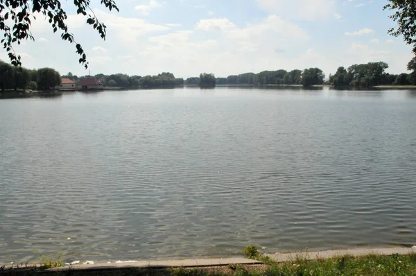 Iwano Frankiwsk Stadtweiher Wolken — Stockfoto