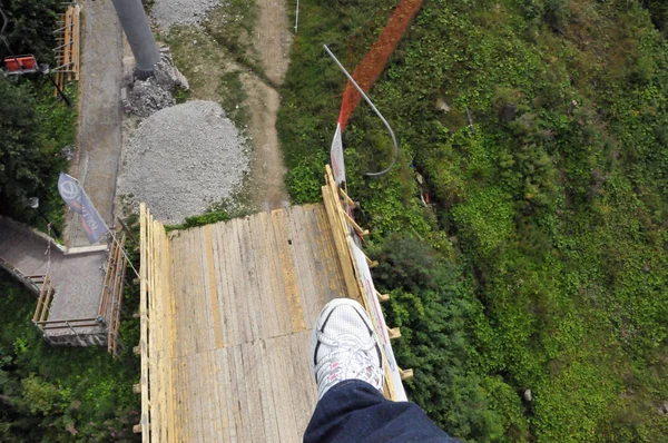 Karpaty Bukovel Resort Kolejki Linowej Lato Dzień Chmury Trawa — Zdjęcie stockowe