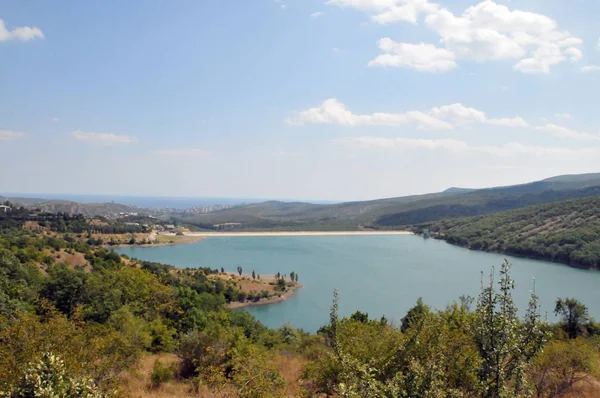 Kırım'da, dağlar, gökyüzü, bulutlar, su deposu, deniz