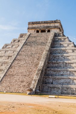 Merdiven piramit tüylü yılan Maya arkeolojik sit Chichen Itza, Meksika