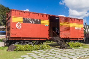 Santa Clara, Cuba - 13 Şubat 2016: Santa Clara, Küba'da zırhlı tren raydan anıt.