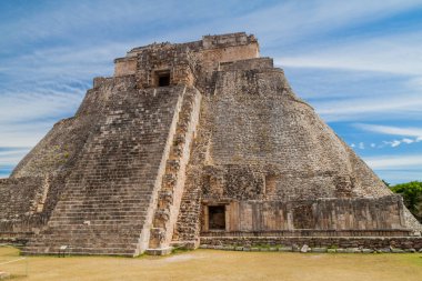 Antik Maya şehir Uxmal, Meksika kalıntıları, sihirbaz (Piramide del adivino) Piramidi
