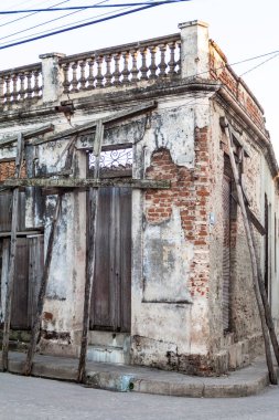 Ağır dilipitated evde Camagüey, Cuba