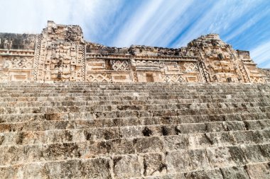Rahibenin Quadrangle (Cuadrangulo de las Monjas) bina kompleksinde antik Maya şehir Uxmal, Meksika kalıntıları, ayrıntılı oymalar