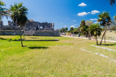 Tulum, Mexio - 29 Şubat 2016: Tulum, Meksika antik Maya şehir kalıntıları turist ziyaret