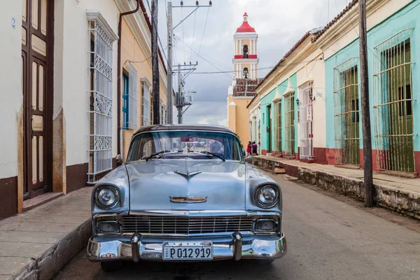 Remedios, Küba - 12 Şubat 2016: Vintage Chevrolet araba Remedios Town, Küba