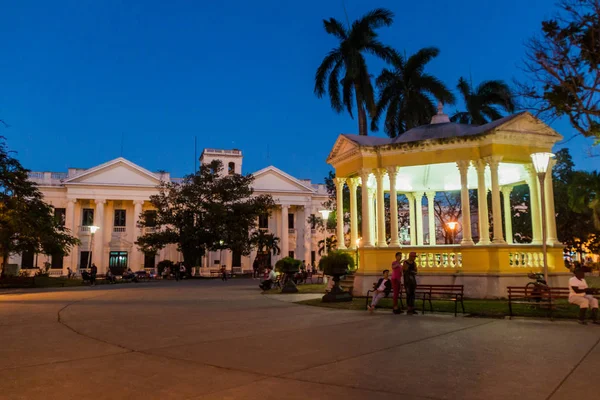 Santa Clara, Cuba - 13 Şubat 2016: Glorieta çardak Parque Vidal Meydanı Merkezi Santa Clara, Cuba.