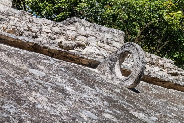 Taş yüzüğe Coba, Meksika Maya şehir kalıntıları, top sahası
