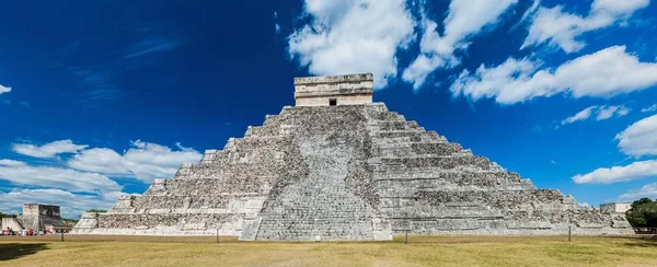 墨西哥察考古遗址库库尔坎金字塔鸡 — 图库照片
