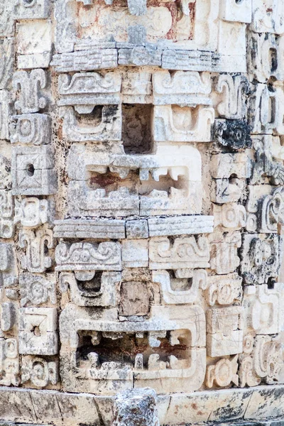 Rahibenin Quadrangle (Cuadrangulo de las Monjas) bina kompleksinde antik Maya şehir Uxmal, Meksika kalıntıları, taş oymalar ayrıntılı