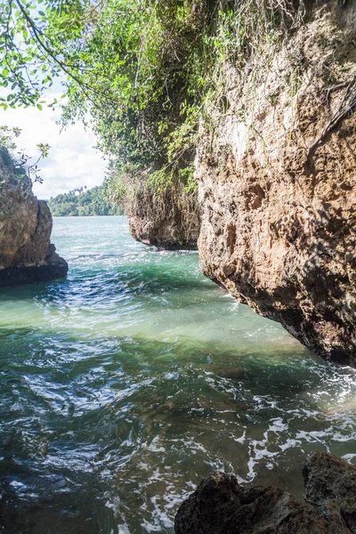 Baracoa Küba Arka Plan Üzerinde Kayalıklarla — Stok fotoğraf