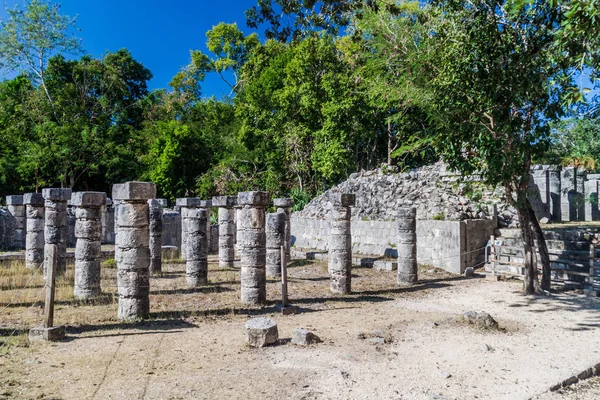 Grupa Świątynia Tysiąca Kolumn Majów Archeologicznego Chichén Itzá Meksyk — Zdjęcie stockowe