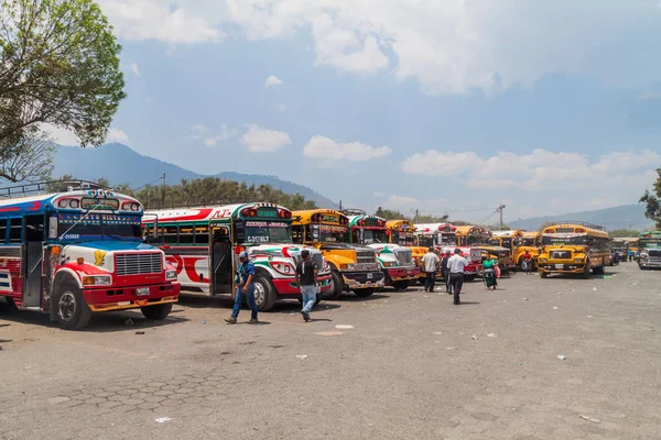 Antigua Guatemala Marzo 2016 Autobus Colorati Polli Scuolabus Americani Sono — Foto Stock