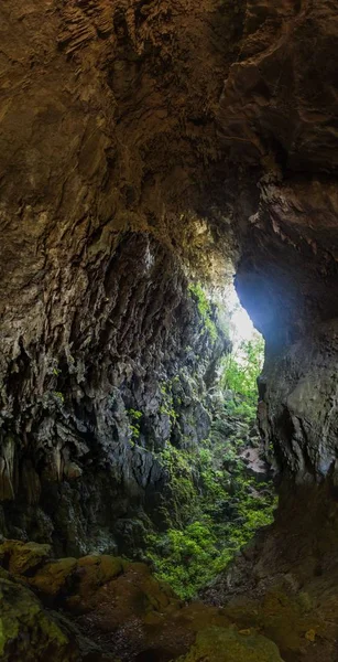 Cueva El Jardin (Bahçe mağara), Candelaria parçası karmaşık, Mucbilha Köyü, Guatemala yakınındaki mağara