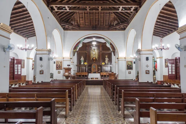 Holguin, Küba - 28 Ocak 2016: Holguin katedral San Isidoro içinin.