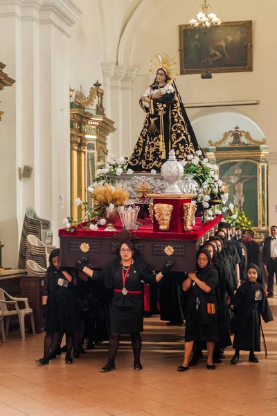 Antigua Guatemala Března 2016 Účastníci Průvodu Sobotu Černá Sobota Městě — Stock fotografie