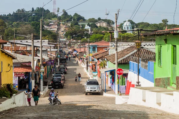 Concepcion De Ataco, El Salvador - 3 Nisan 2016: Concepcion de Ataco köy sokaklarında görünümünü.