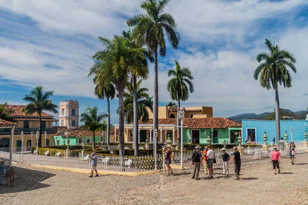 Trinidad Cuba Feb 2016 Туристы Площади Plaza Mayor Центре Тринидада — стоковое фото