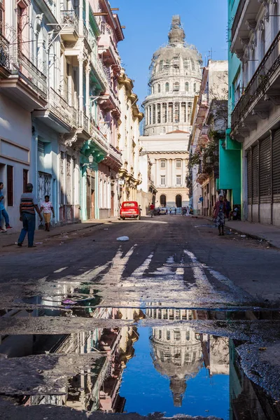 哈瓦那 2016年2月21日 巴塞罗那街通向全国国会大厦 — 图库照片
