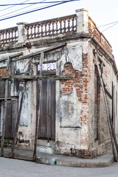Ağır dilipitated evde Camagüey, Cuba