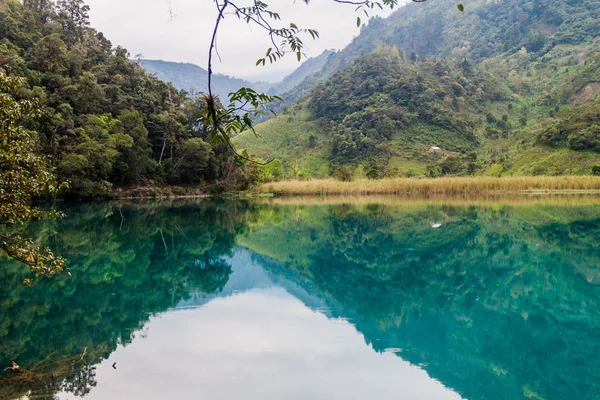 Laguna Brava (Yolnabaj) Gölü, Guatemala